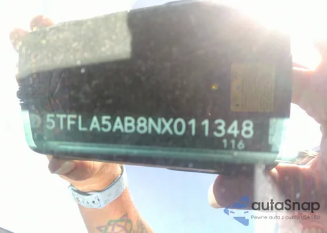 2022 Toyota Tundra Sr5 z USA, uszkodzony, nr VIN 5TFLA5AB8NX011348